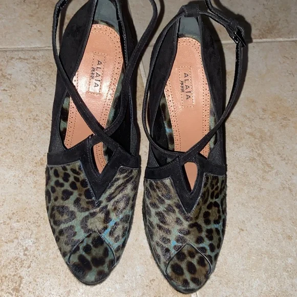 NWOB ALAIA Pony-Style Calfskin Sandals in Multicolor - Picture 6 of 6